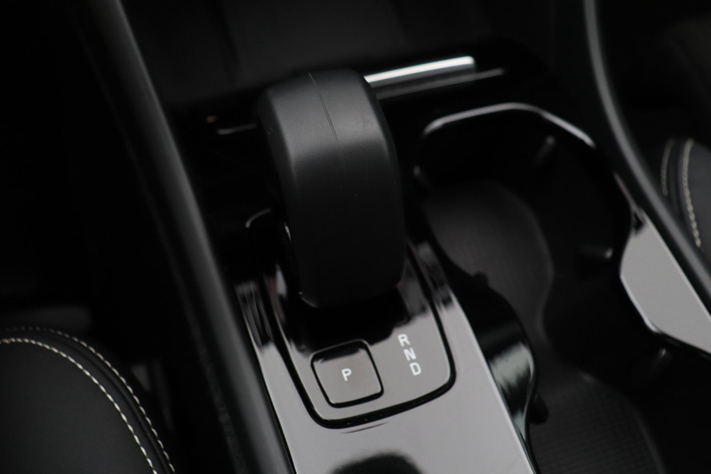 Volvo C40 Recharge Twin Plus 78 kWh | ACC | Panoramadak | Warmtepomp | Trekhaak | BLIS | Keyless | Stoel+Stuurverwarming | 19 inch