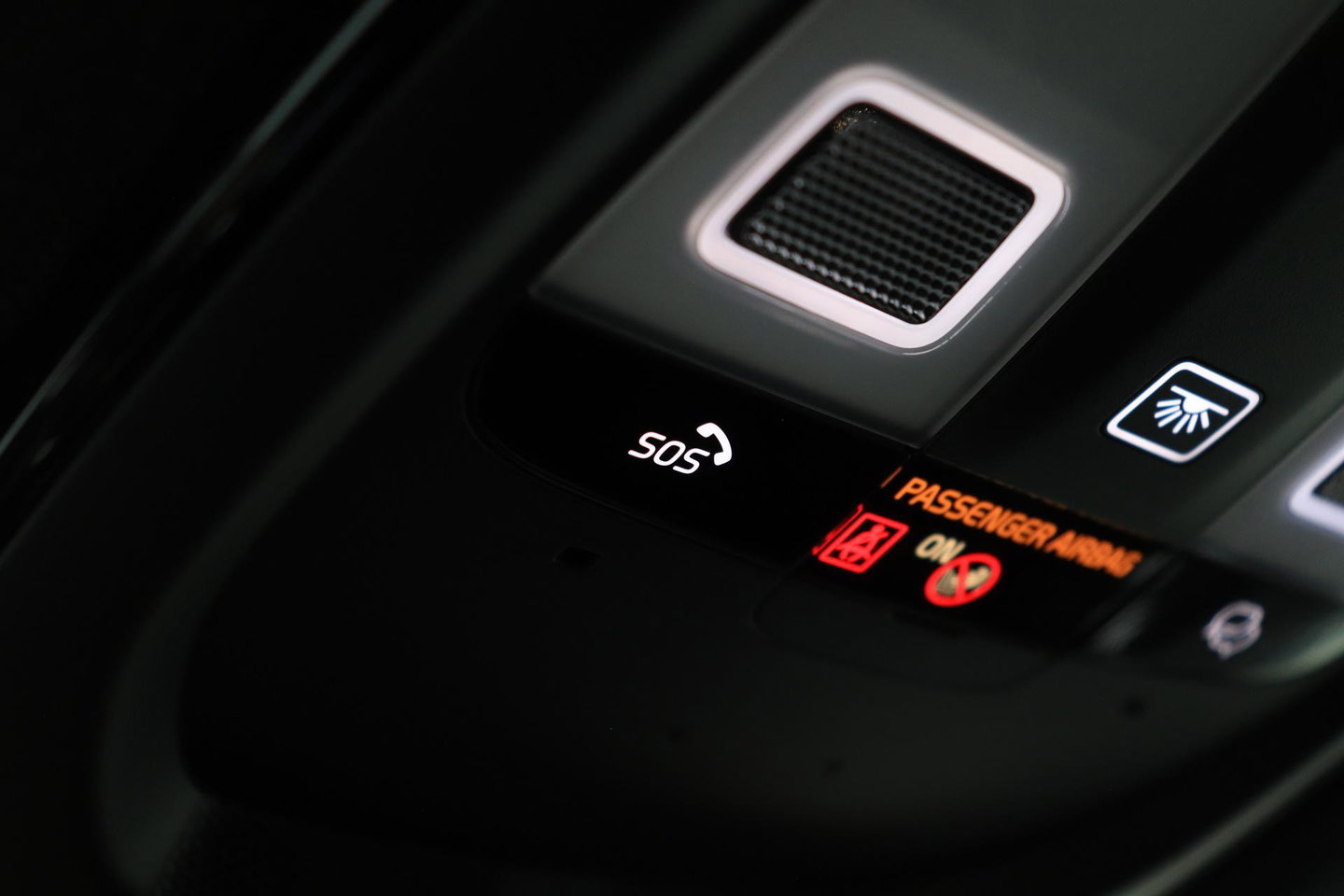 Volvo C40 Recharge Twin Plus 78 kWh | ACC | Panoramadak | Warmtepomp | Trekhaak | BLIS | Keyless | Stoel+Stuurverwarming | 19 inch