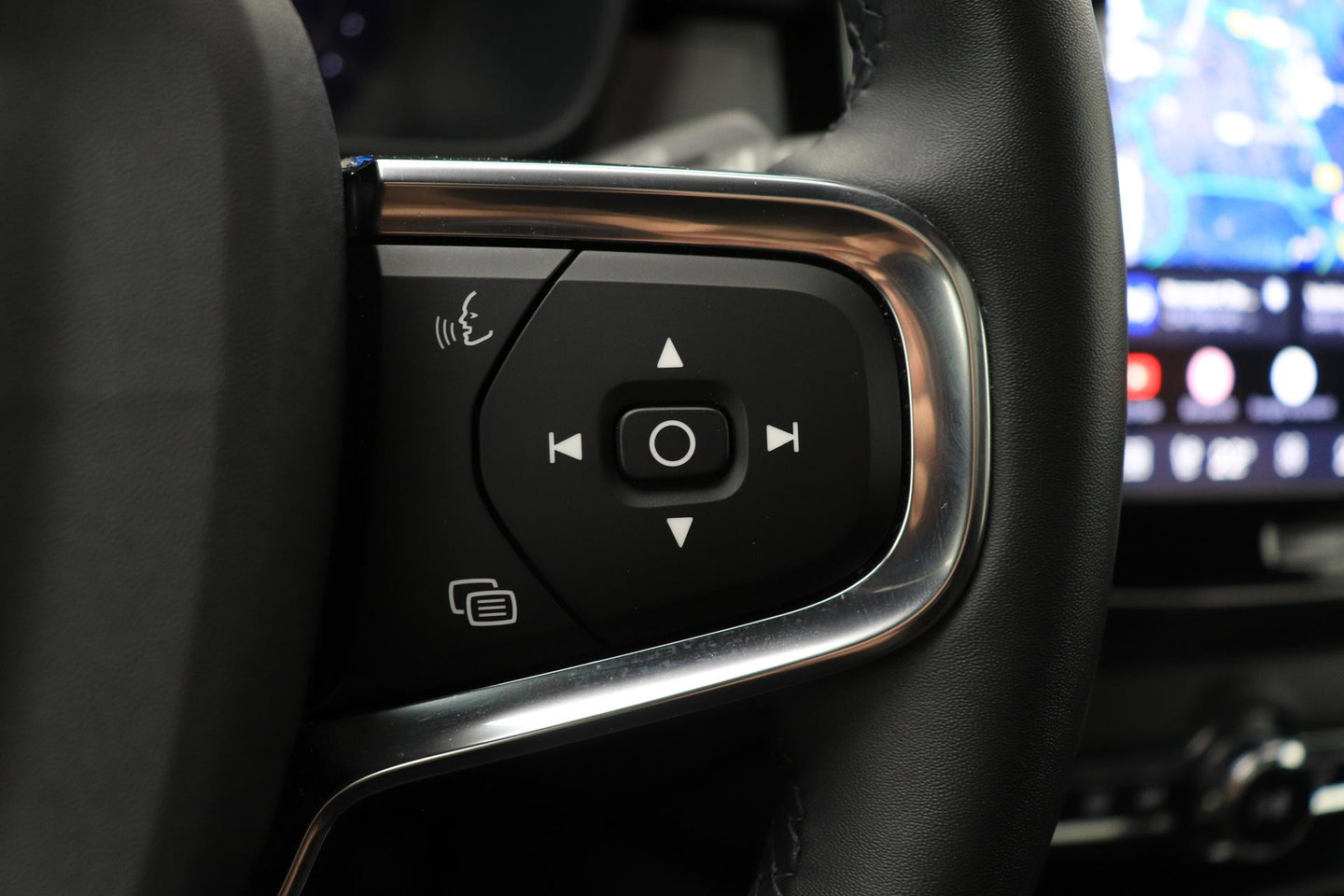 Volvo C40 Recharge Twin Plus 78 kWh | ACC | Panoramadak | Warmtepomp | Trekhaak | BLIS | Keyless | Stoel+Stuurverwarming | 19 inch
