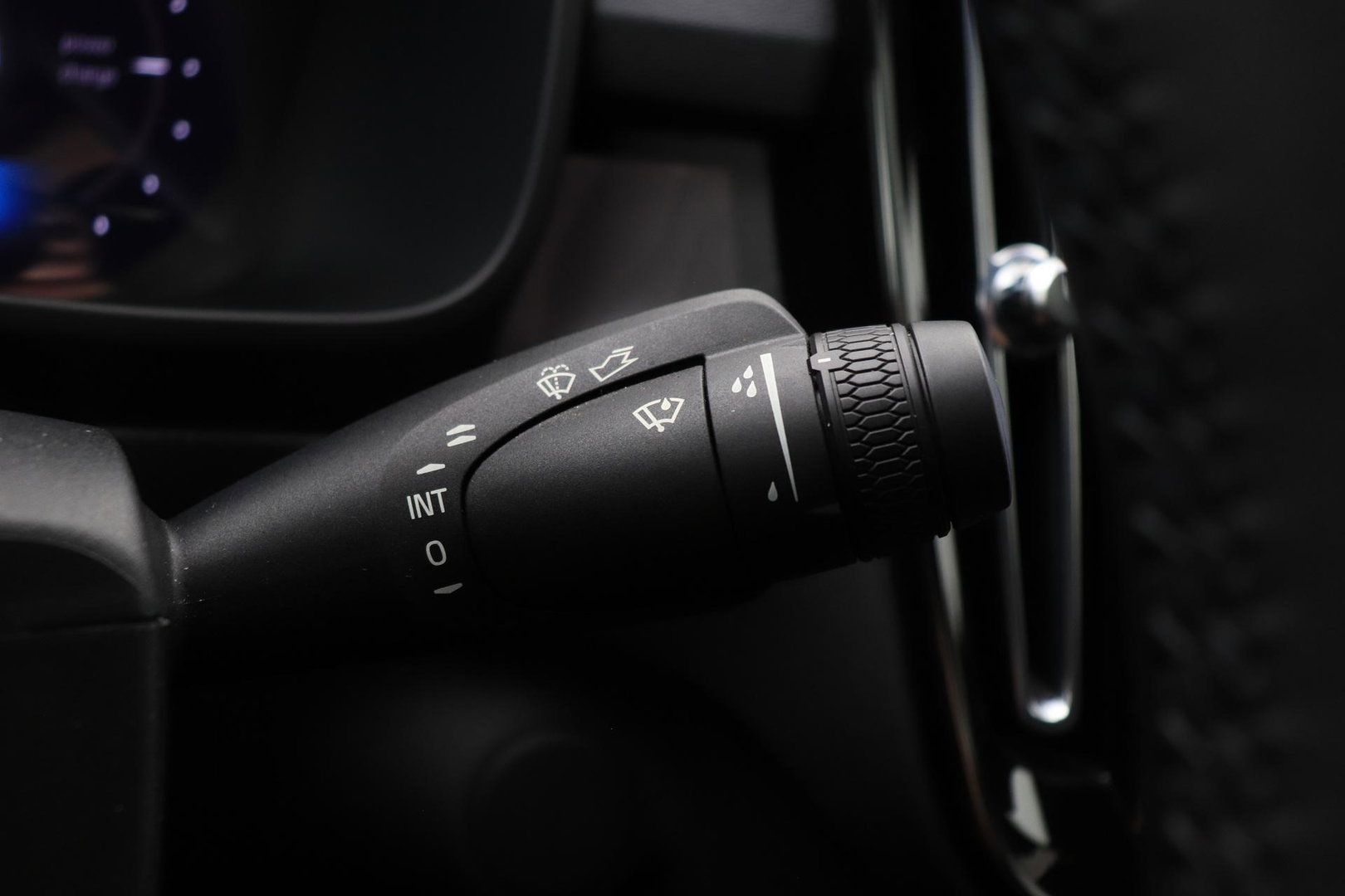 Volvo C40 Recharge Twin Plus 78 kWh | ACC | Panoramadak | Warmtepomp | Trekhaak | BLIS | Keyless | Stoel+Stuurverwarming | 19 inch