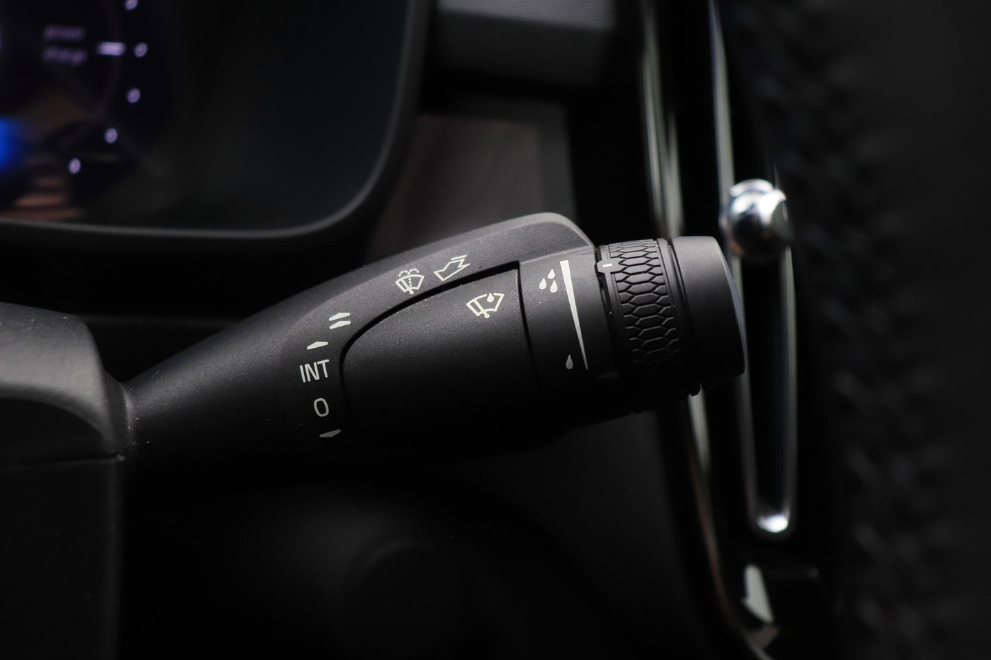 Volvo C40 Recharge Twin Plus 78 kWh | ACC | Panoramadak | Warmtepomp | Trekhaak | BLIS | Keyless | Stoel+Stuurverwarming | 19 inch
