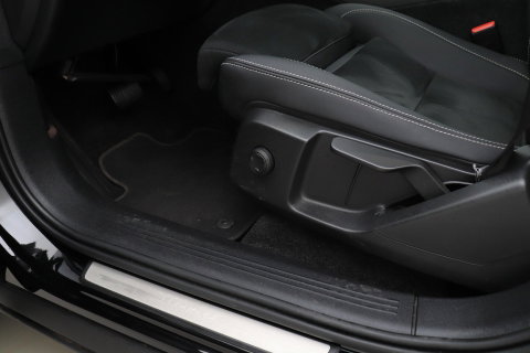 Volvo C40 Recharge Twin Plus 78 kWh | ACC | Panoramadak | Warmtepomp | Trekhaak | BLIS | Keyless | Stoel+Stuurverwarming | 19 inch