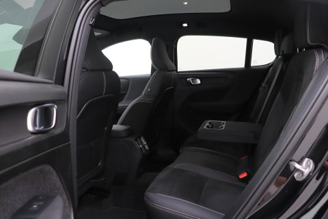 Volvo C40 Recharge Twin Plus 78 kWh | ACC | Panoramadak | Warmtepomp | Trekhaak | BLIS | Keyless | Stoel+Stuurverwarming | 19 inch