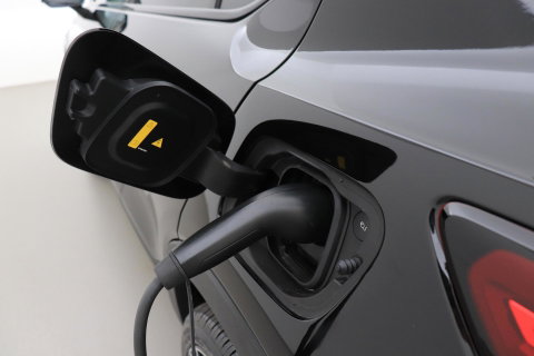 Volvo C40 Recharge Twin Plus 78 kWh | ACC | Panoramadak | Warmtepomp | Trekhaak | BLIS | Keyless | Stoel+Stuurverwarming | 19 inch