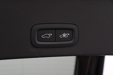 Volvo C40 Recharge Twin Plus 78 kWh | ACC | Panoramadak | Warmtepomp | Trekhaak | BLIS | Keyless | Stoel+Stuurverwarming | 19 inch