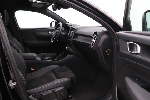 Volvo C40 Recharge Twin Plus 78 kWh | ACC | Panoramadak | Warmtepomp | Trekhaak | BLIS | Keyless | Stoel+Stuurverwarming | 19 inch