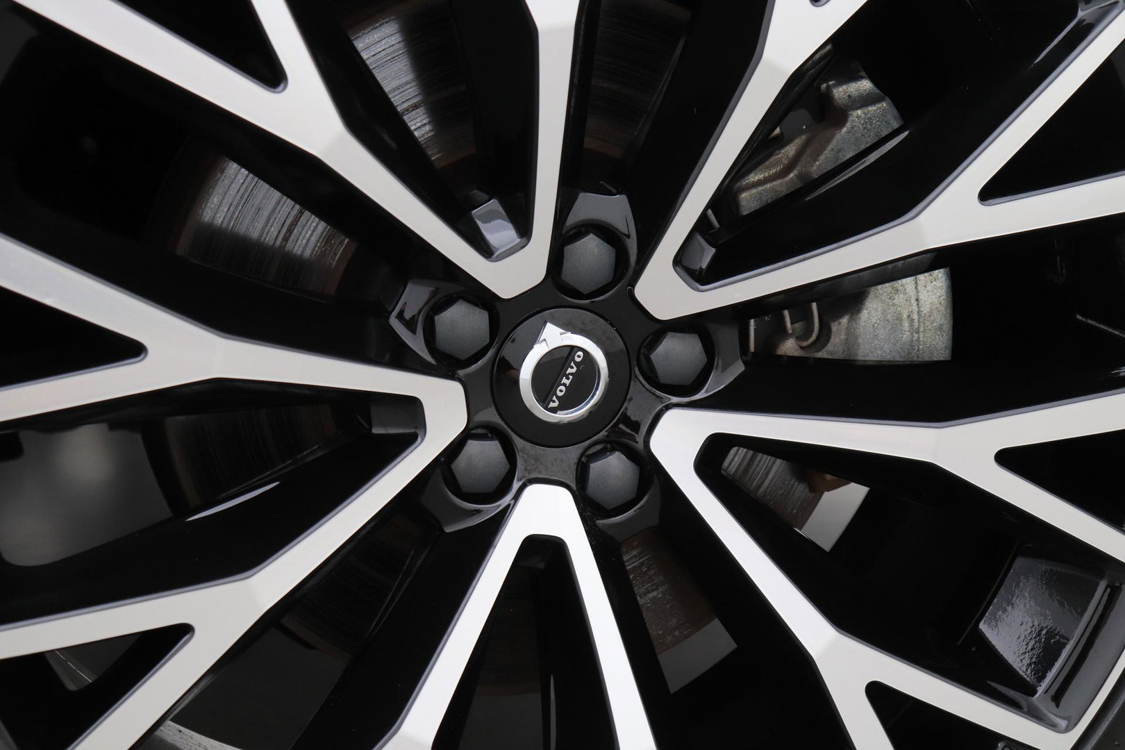 Volvo C40 Recharge Twin Plus 78 kWh | ACC | Panoramadak | Warmtepomp | Trekhaak | BLIS | Keyless | Stoel+Stuurverwarming | 19 inch