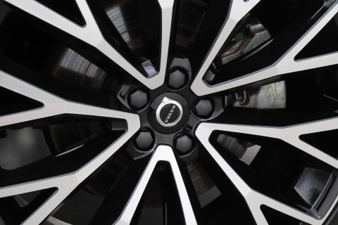 Volvo C40 Recharge Twin Plus 78 kWh | ACC | Panoramadak | Warmtepomp | Trekhaak | BLIS | Keyless | Stoel+Stuurverwarming | 19 inch