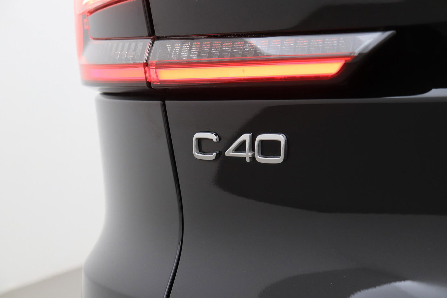 Volvo C40 Recharge Twin Plus 78 kWh | ACC | Panoramadak | Warmtepomp | Trekhaak | BLIS | Keyless | Stoel+Stuurverwarming | 19 inch