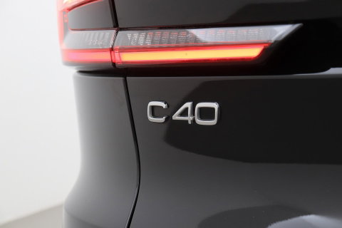 Volvo C40 Recharge Twin Plus 78 kWh | ACC | Panoramadak | Warmtepomp | Trekhaak | BLIS | Keyless | Stoel+Stuurverwarming | 19 inch
