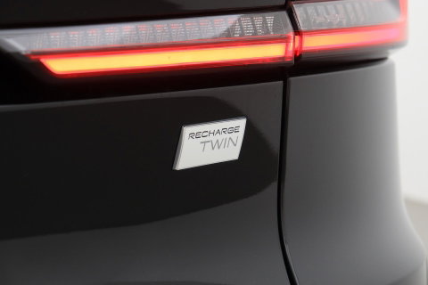 Volvo C40 Recharge Twin Plus 78 kWh | ACC | Panoramadak | Warmtepomp | Trekhaak | BLIS | Keyless | Stoel+Stuurverwarming | 19 inch