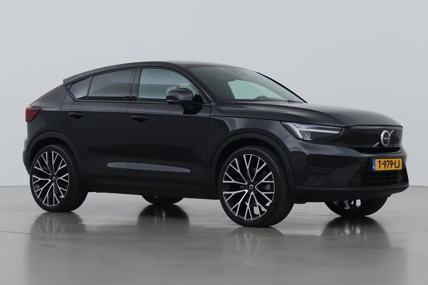 Volvo C40 Recharge Twin Plus 78 kWh | ACC | Panoramadak | Warmtepomp | Trekhaak | BLIS | Keyless | Stoel+Stuurverwarming | 19 inch