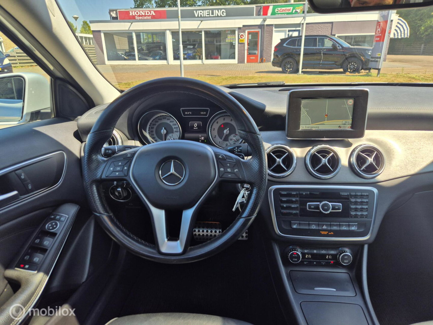 Mercedes-Benz GLA 200 Prestige, Pano, Leer, Trekhaak, NAP!