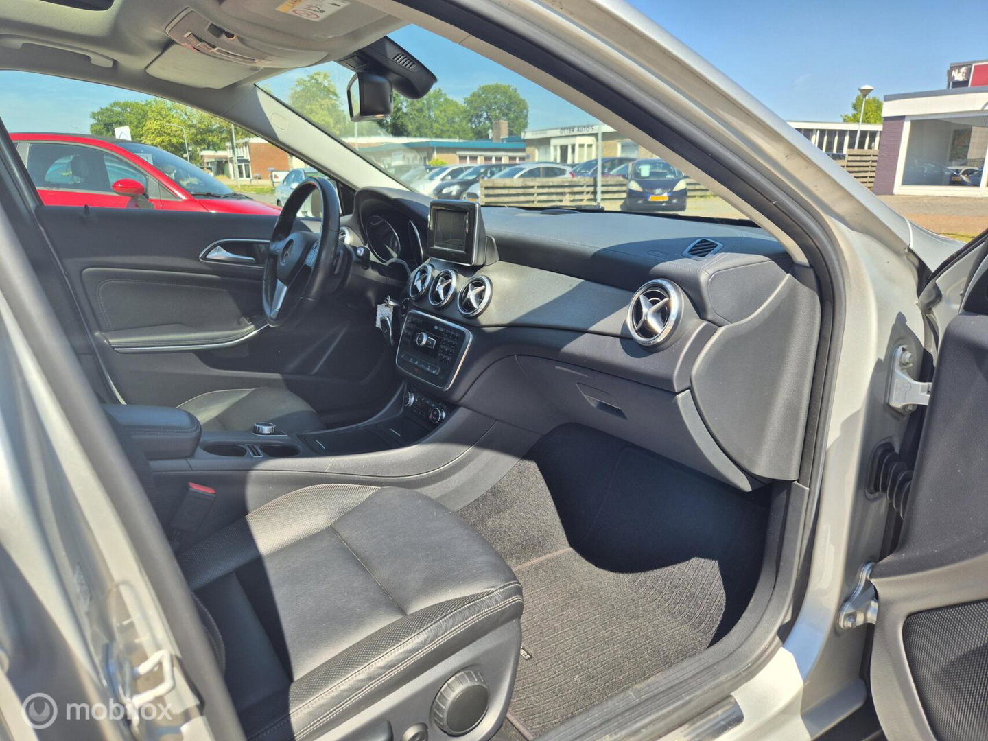Mercedes-Benz GLA 200 Prestige, Pano, Leer, Trekhaak, NAP!