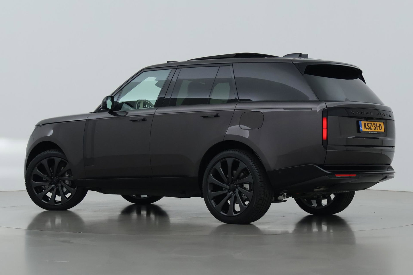 Land Rover Range Rover 3.0 P460e SE PHEV | ACC | Luchtvering | Panoramadak | 360° Camera | Head-Up | Meridian 3D | Stoelventilatie | 23 Inch