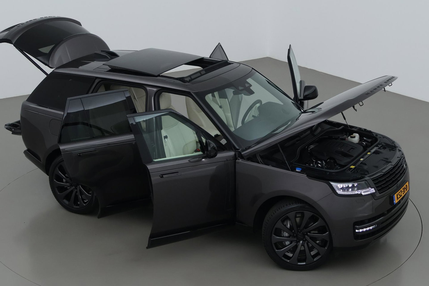 Land Rover Range Rover 3.0 P460e SE PHEV | ACC | Luchtvering | Panoramadak | 360° Camera | Head-Up | Meridian 3D | Stoelventilatie | 23 Inch