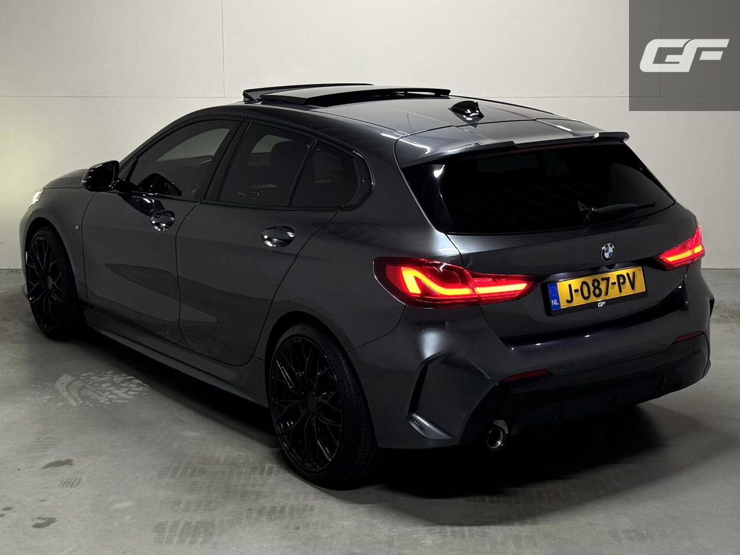 BMW 1 Serie 118i M-Sport Pano H/K Leer Sfeer Carplay NAP