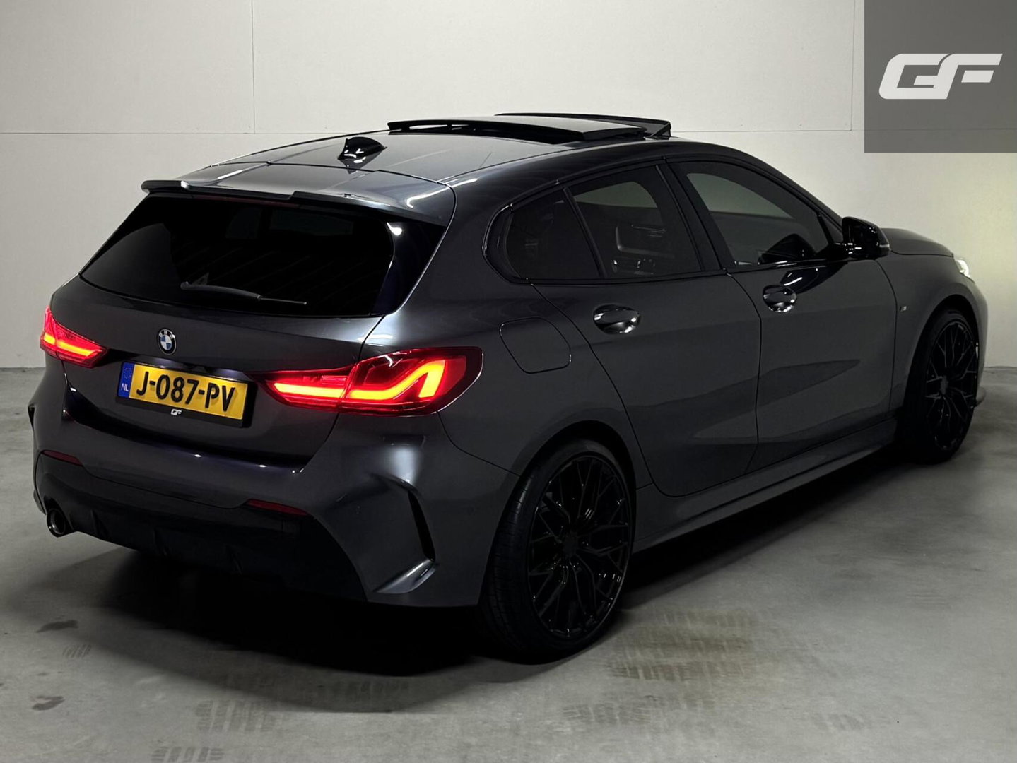 BMW 1 Serie 118i M-Sport Pano H/K Leer Sfeer Carplay NAP