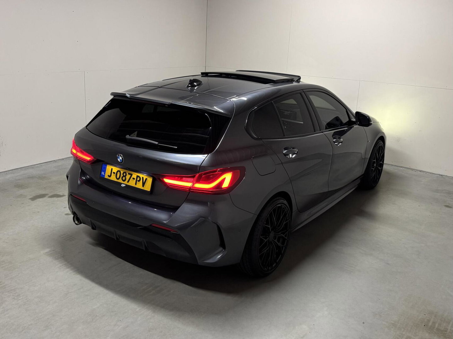 BMW 1 Serie 118i M-Sport Pano H/K Leer Sfeer Carplay NAP
