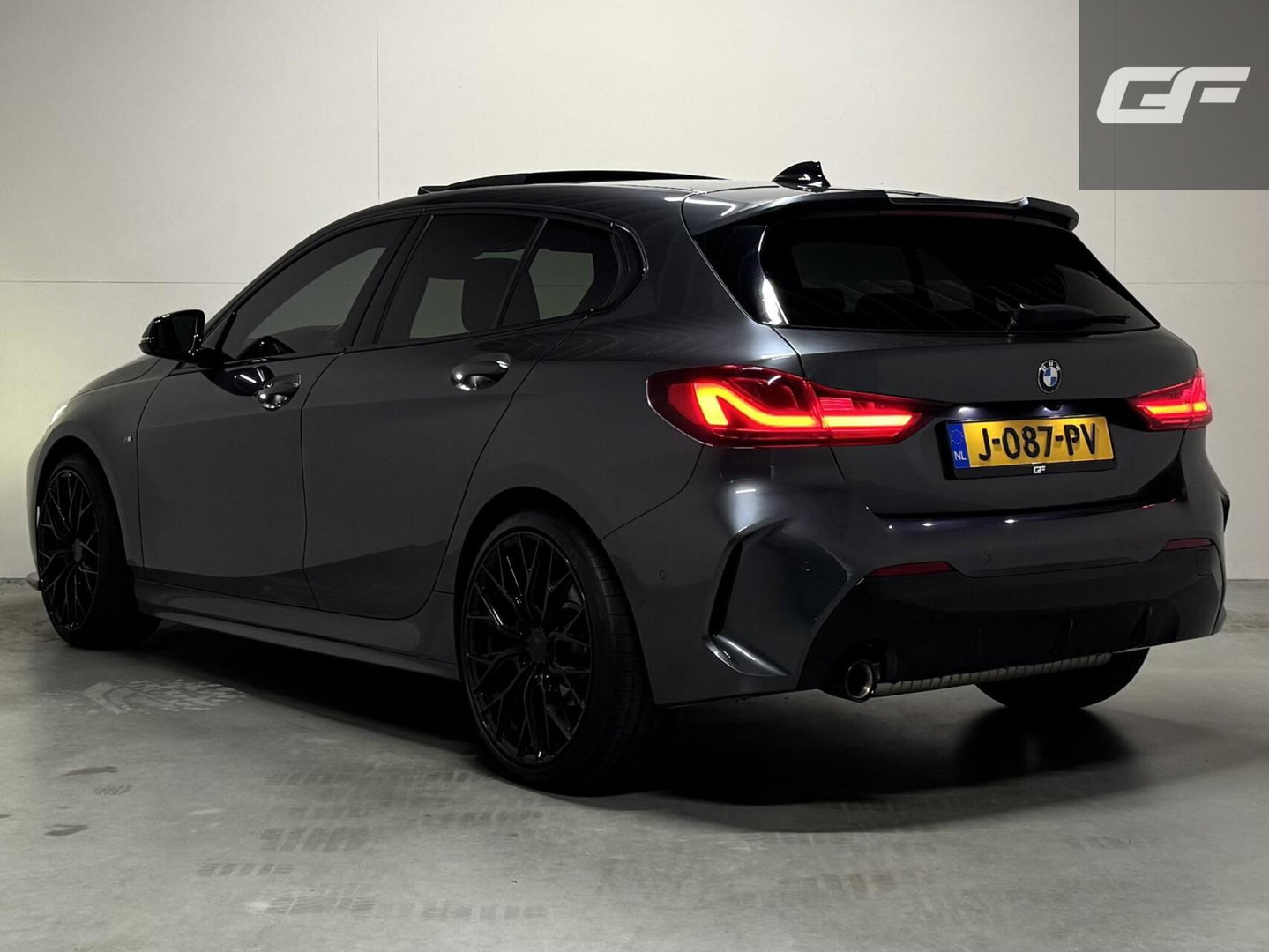 BMW 1 Serie 118i M-Sport Pano H/K Leer Sfeer Carplay NAP