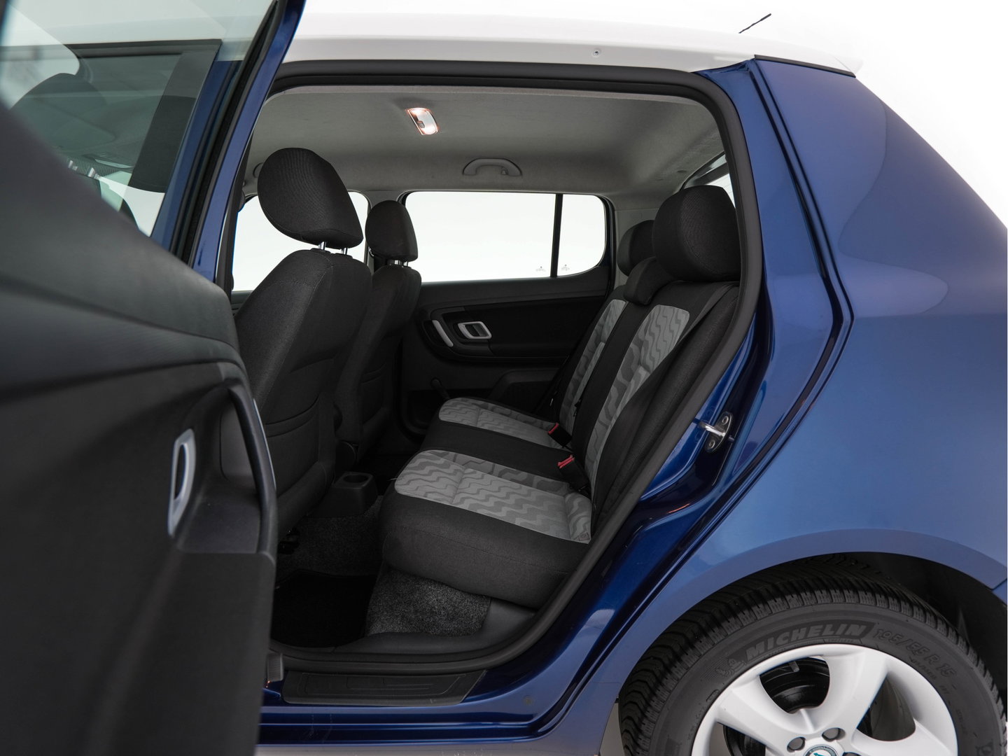 Škoda Fabia 1.4-16V Ambiente *AIRCO | CRUISE | PDC | COMFORT-SEATS | 15''ALU | TOWBAR*