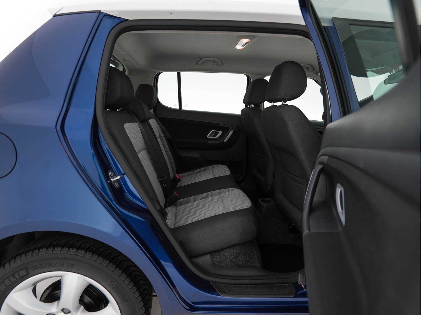 Škoda Fabia 1.4-16V Ambiente *AIRCO | CRUISE | PDC | COMFORT-SEATS | 15''ALU | TOWBAR*