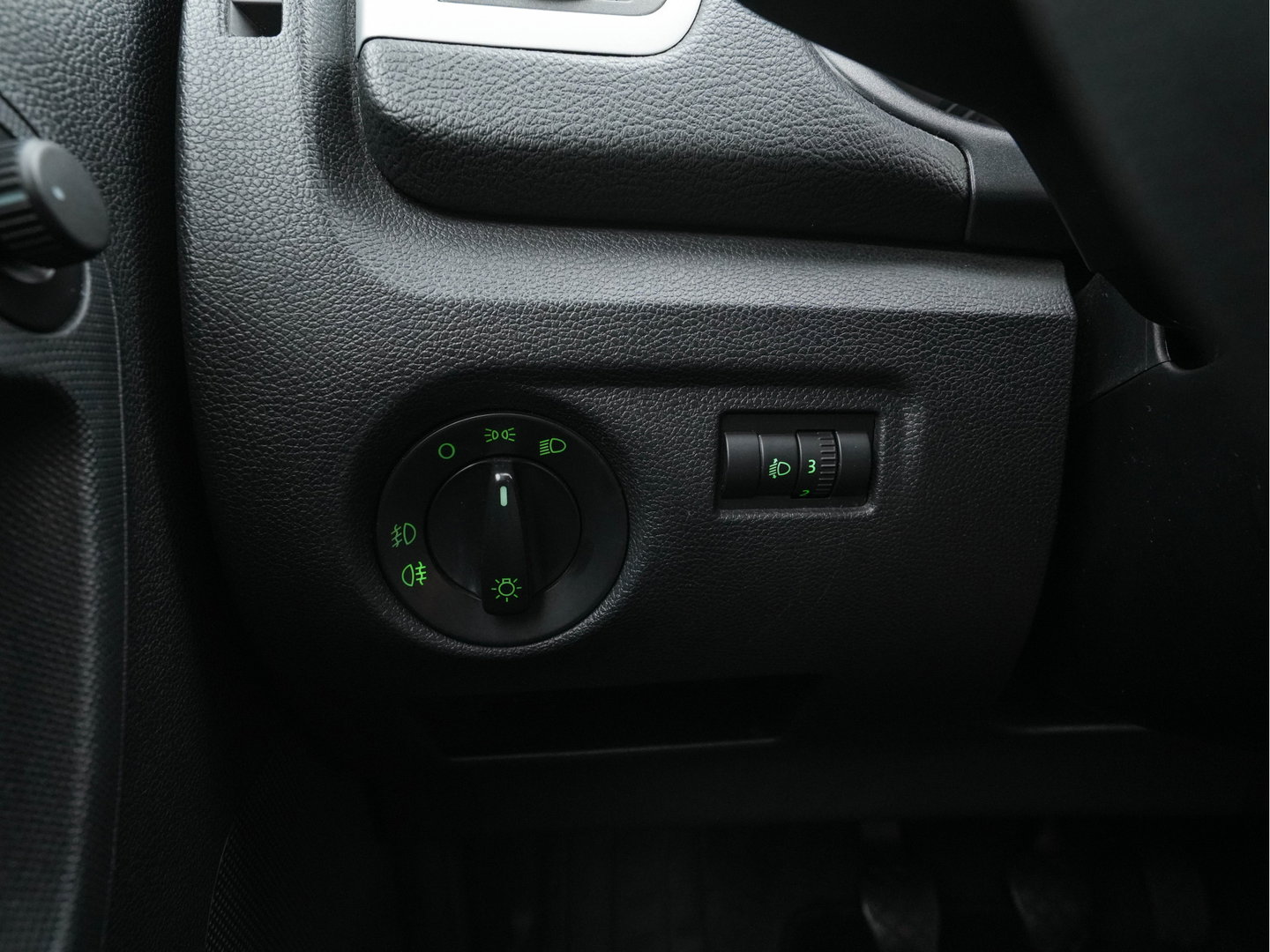 Škoda Fabia 1.4-16V Ambiente *AIRCO | CRUISE | PDC | COMFORT-SEATS | 15''ALU | TOWBAR*