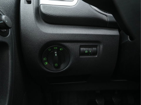 Škoda Fabia 1.4-16V Ambiente *AIRCO | CRUISE | PDC | COMFORT-SEATS | 15''ALU | TOWBAR*