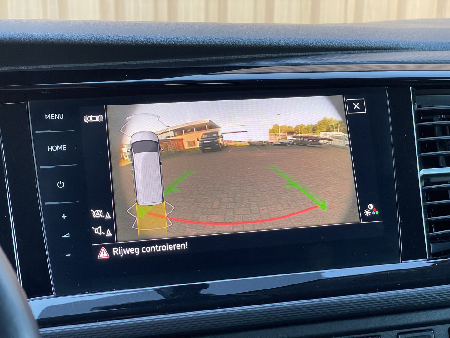 Volkswagen Transporter 2.0 TDI L2H1 30 DC | Marge! | BPM Vrij | Bulli | Bear Lock | Apple Carplay | Cruise Control Adaptief | Voorruit Verwarming | Achteruitrij Camera |