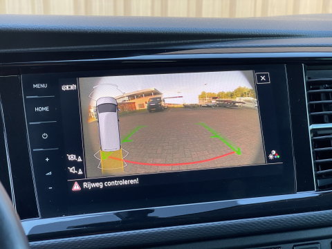 Volkswagen Transporter 2.0 TDI L2H1 30 DC | Marge! | BPM Vrij | Bulli | Bear Lock | Apple Carplay | Cruise Control Adaptief | Voorruit Verwarming | Achteruitrij Camera |