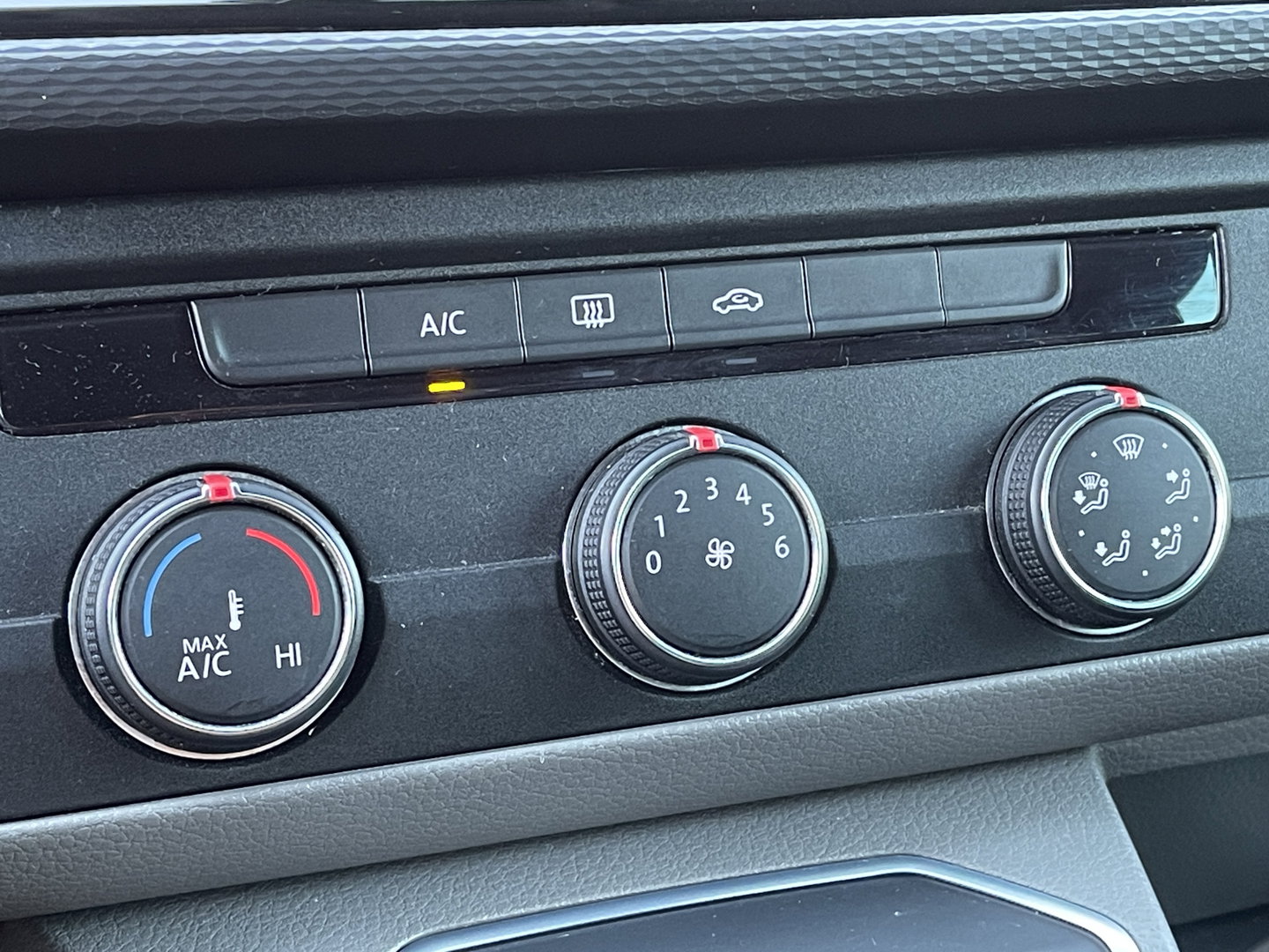 Volkswagen Transporter 2.0 TDI L2H1 30 DC | Marge! | BPM Vrij | Bulli | Bear Lock | Apple Carplay | Cruise Control Adaptief | Voorruit Verwarming | Achteruitrij Camera |