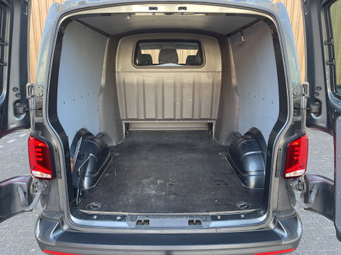 Volkswagen Transporter 2.0 TDI L2H1 30 DC | Marge! | BPM Vrij | Bulli | Bear Lock | Apple Carplay | Cruise Control Adaptief | Voorruit Verwarming | Achteruitrij Camera |