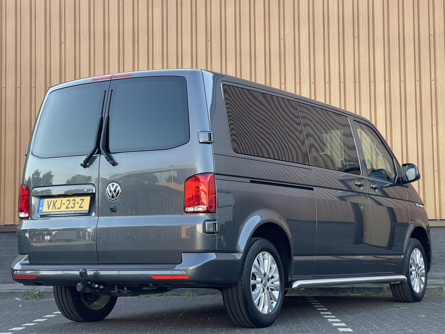 Volkswagen Transporter 2.0 TDI L2H1 30 DC | Marge! | BPM Vrij | Bulli | Bear Lock | Apple Carplay | Cruise Control Adaptief | Voorruit Verwarming | Achteruitrij Camera |