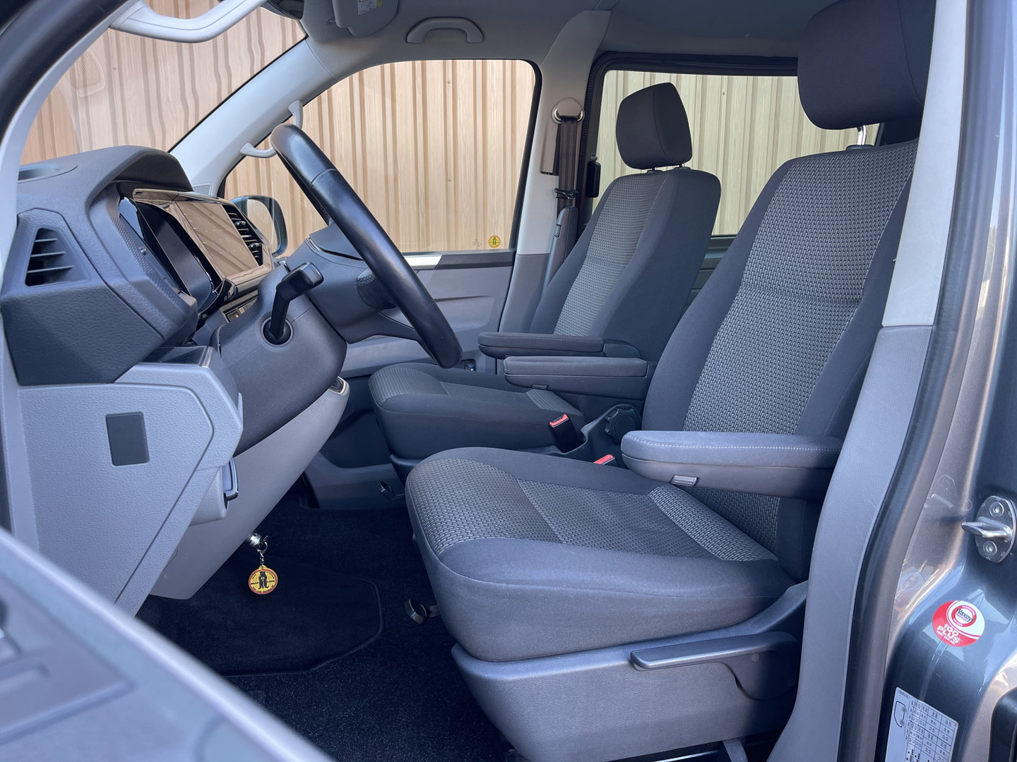 Volkswagen Transporter 2.0 TDI L2H1 30 DC | Marge! | BPM Vrij | Bulli | Bear Lock | Apple Carplay | Cruise Control Adaptief | Voorruit Verwarming | Achteruitrij Camera |