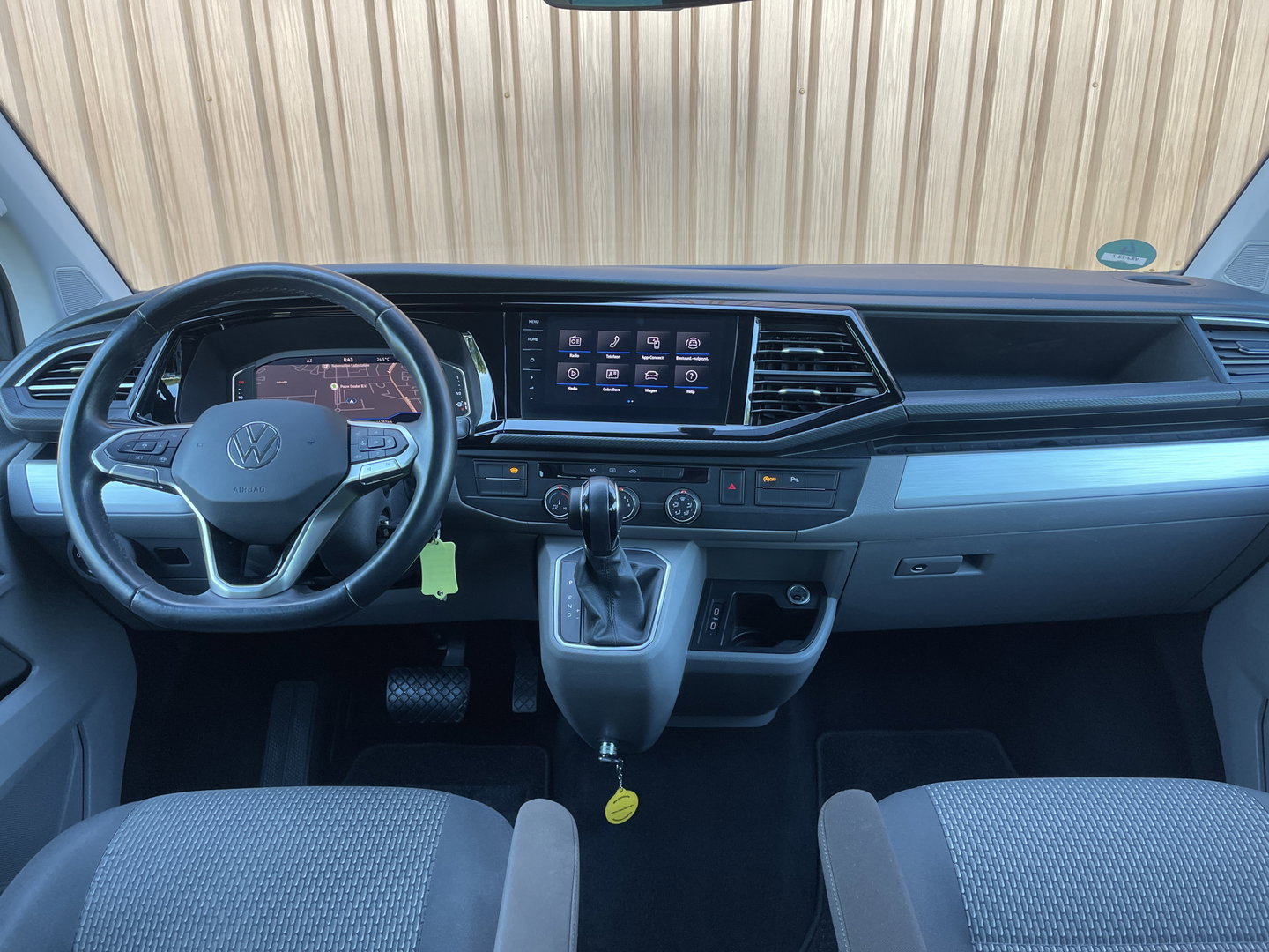 Volkswagen Transporter 2.0 TDI L2H1 30 DC | Marge! | BPM Vrij | Bulli | Bear Lock | Apple Carplay | Cruise Control Adaptief | Voorruit Verwarming | Achteruitrij Camera |
