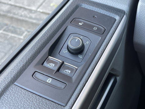 Volkswagen Transporter 2.0 TDI L2H1 30 DC | BPM Vrij | Bulli | Bear Lock | Apple Carplay | Cruise Control Adaptief | Voorruit Verwarming | Achteruitrij Camera |