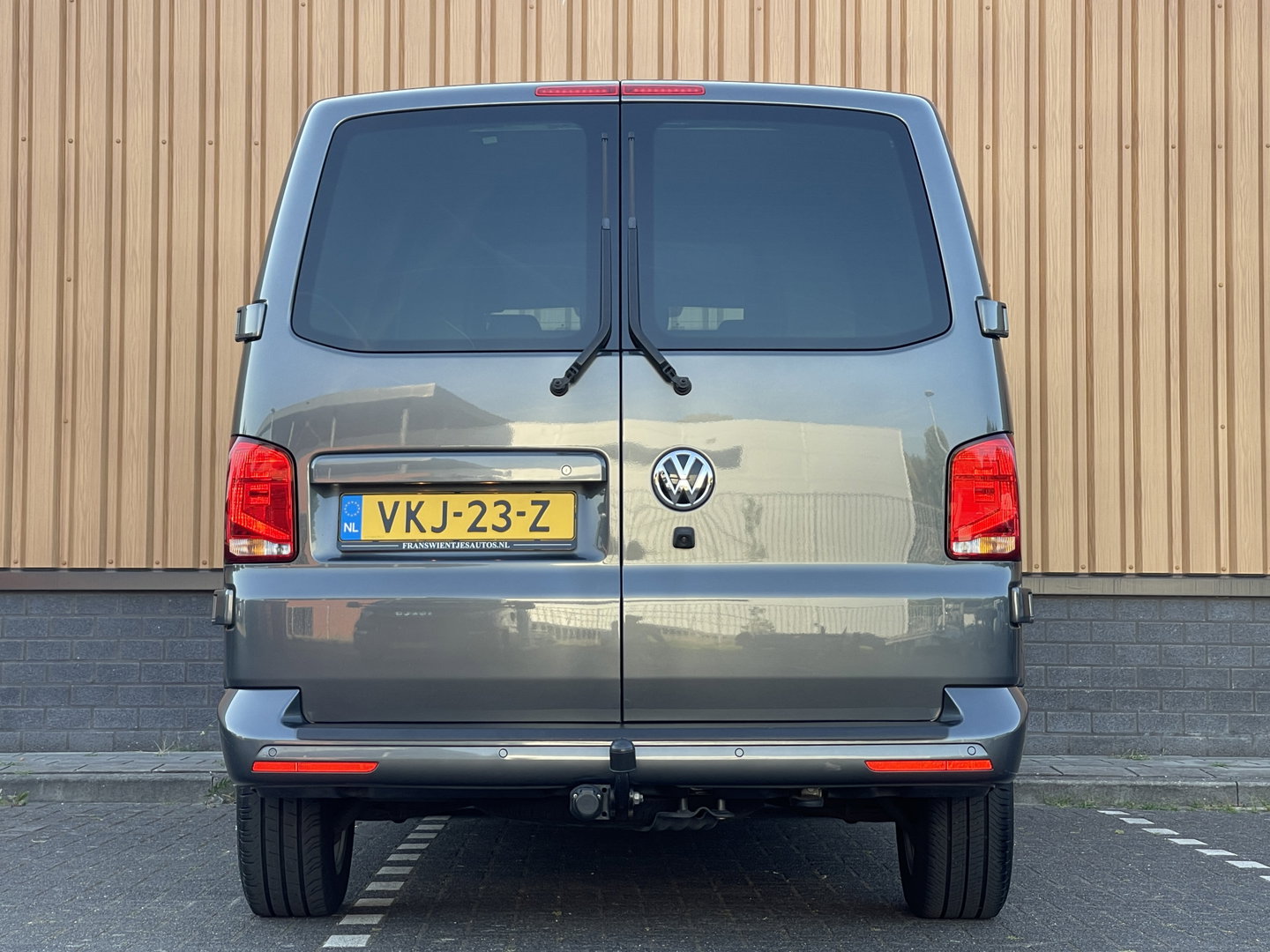 Volkswagen Transporter 2.0 TDI L2H1 30 DC | BPM Vrij | Bulli | Bear Lock | Apple Carplay | Cruise Control Adaptief | Voorruit Verwarming | Achteruitrij Camera |