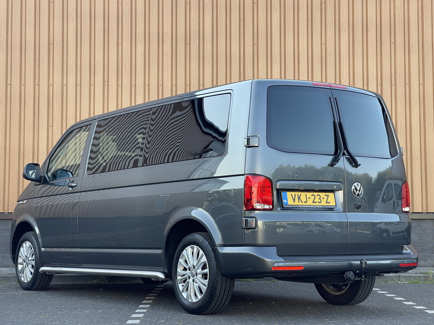 Volkswagen Transporter 2.0 TDI L2H1 30 DC | BPM Vrij | Bulli | Bear Lock | Apple Carplay | Cruise Control Adaptief | Voorruit Verwarming | Achteruitrij Camera |