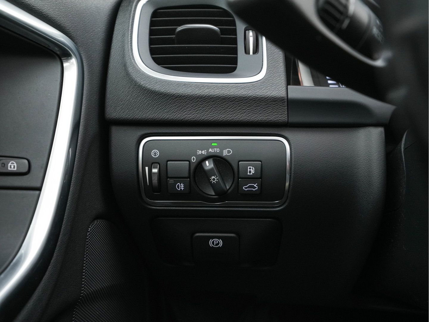 Volvo V60 2.4 D6 Twin Engine Summum Aut. *PANO | LEATHER | XENON | ADAPTIVE-CRUISE | HARMAN/KARDON | BLIS | MEMORY-PACK | HEATED-COMFORTSEATS | CAMERA | PRIVACY-GLASS | NAVI-FULLMAP | ECC | PDC | 17''ALU | TOWBAR*
