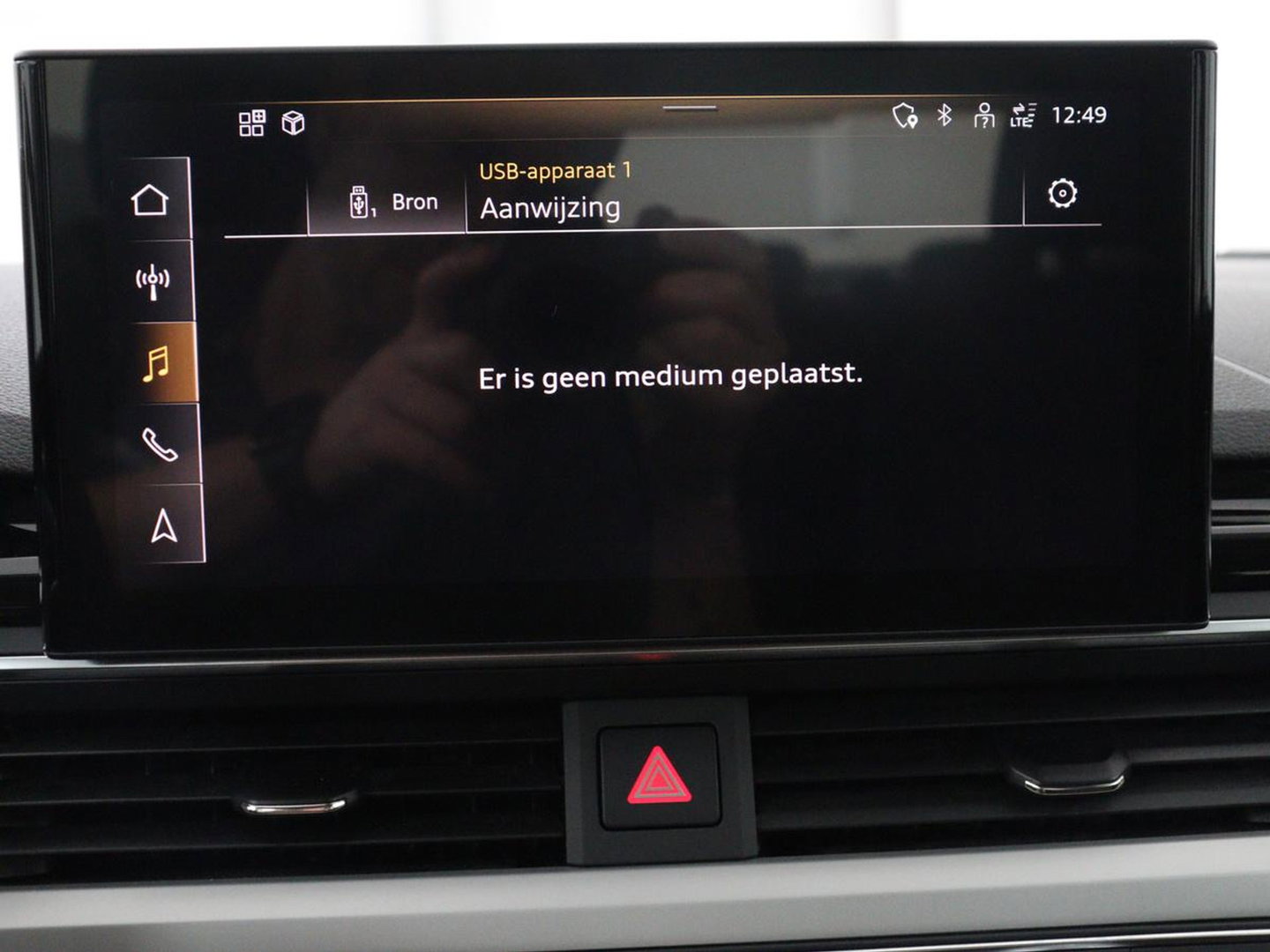 Audi A4 Limousine 35 TFSI Launch edition Business | Cruise controle | Navigatie | Carplay | Sfeerverlichting | Drive select | Virtueel dashboard | Parkeersensoren