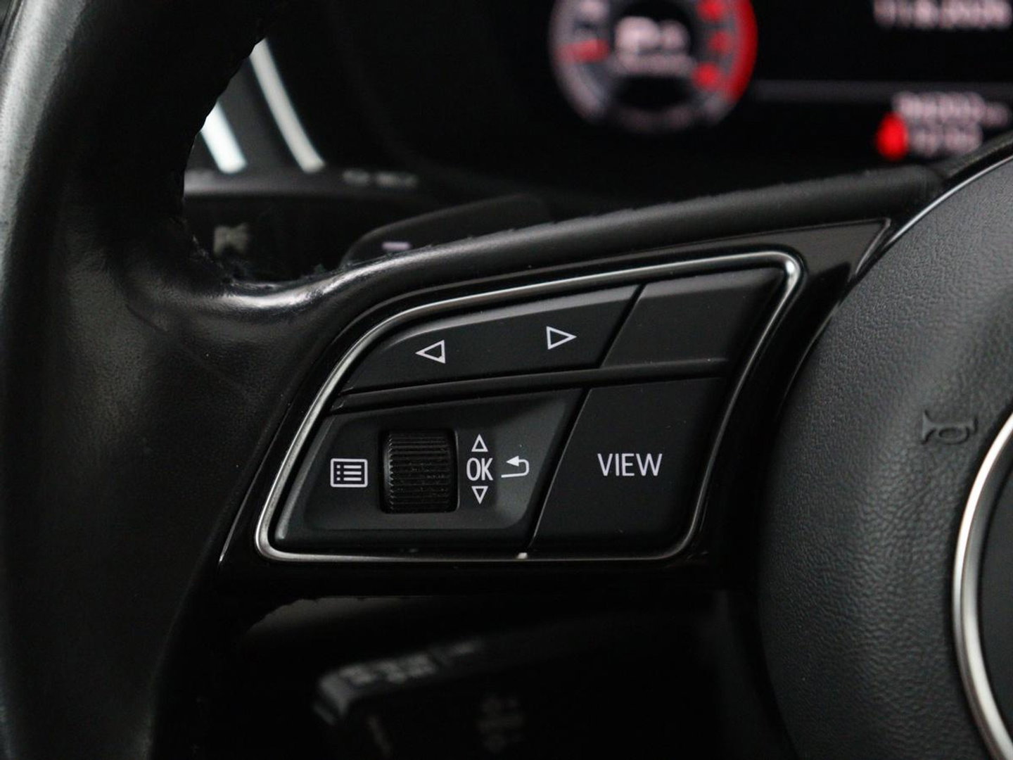 Audi A4 Limousine 35 TFSI Launch edition Business | Cruise controle | Navigatie | Carplay | Sfeerverlichting | Drive select | Virtueel dashboard | Parkeersensoren