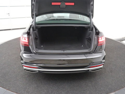 Audi A4 Limousine 35 TFSI Launch edition Business | Cruise controle | Navigatie | Carplay | Sfeerverlichting | Drive select | Virtueel dashboard | Parkeersensoren