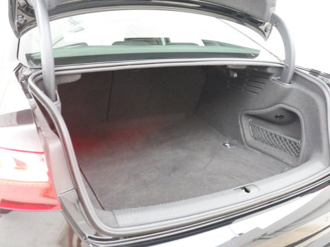 Audi A4 Limousine 35 TFSI Launch edition Business | Cruise controle | Navigatie | Carplay | Sfeerverlichting | Drive select | Virtueel dashboard | Parkeersensoren
