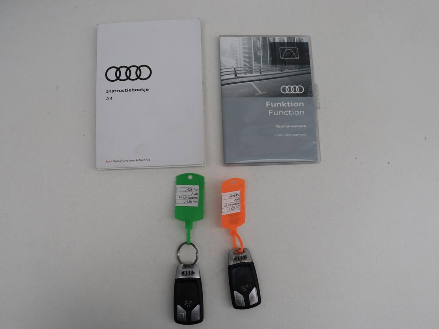 Audi A4 Limousine 35 TFSI Launch edition Business | Cruise controle | Navigatie | Carplay | Sfeerverlichting | Drive select | Virtueel dashboard | Parkeersensoren