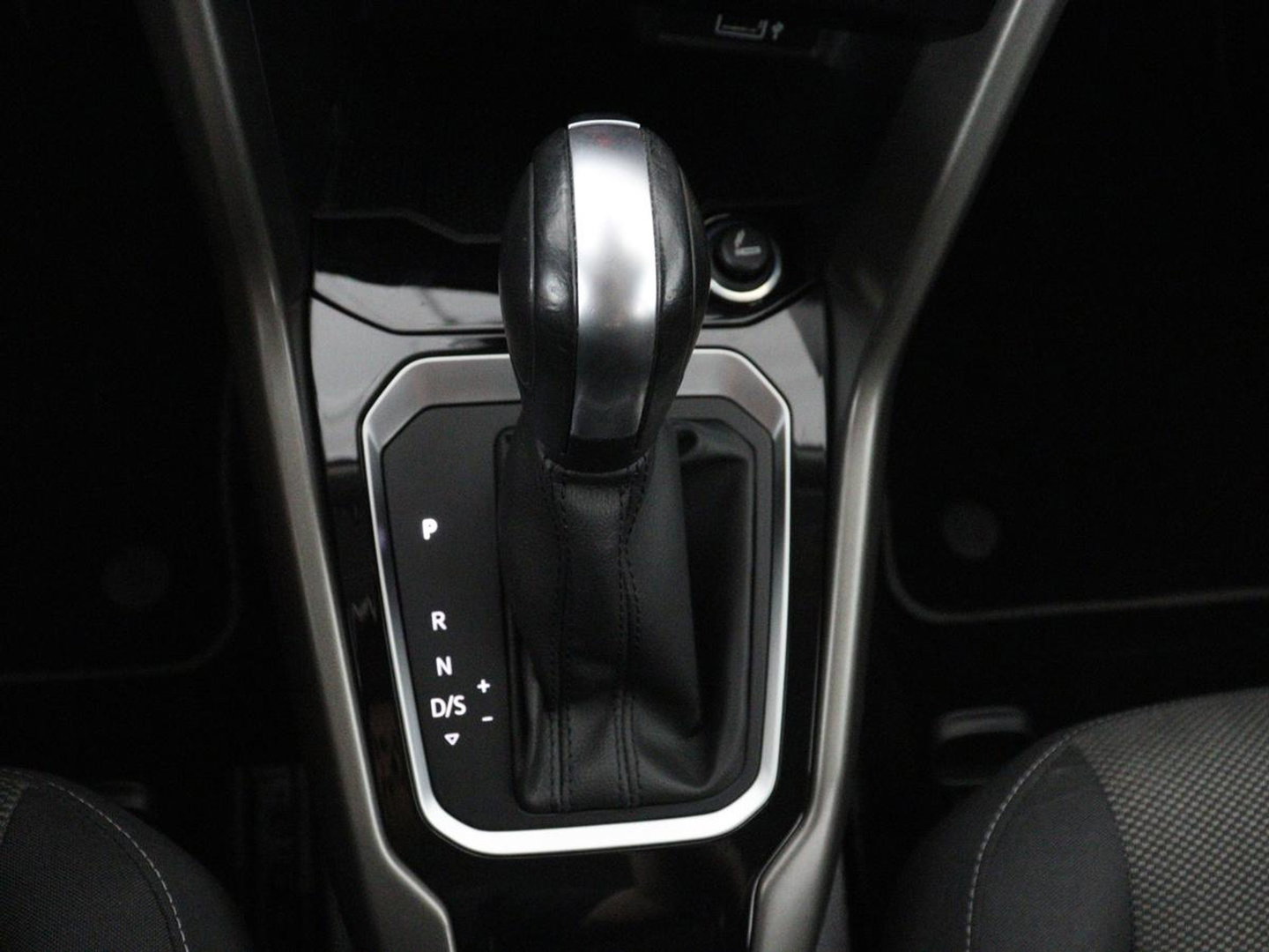 Volkswagen T-Roc 1.5 TSI Sport | Stoelverwarming | Adaptive cruise | Navigatie | Bluetooth | Camera | Park assist | Climate controle | Lane assist | Trekhaak