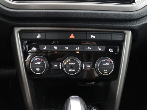 Volkswagen T-Roc 1.5 TSI Sport | Stoelverwarming | Adaptive cruise | Navigatie | Bluetooth | Camera | Park assist | Climate controle | Lane assist | Trekhaak