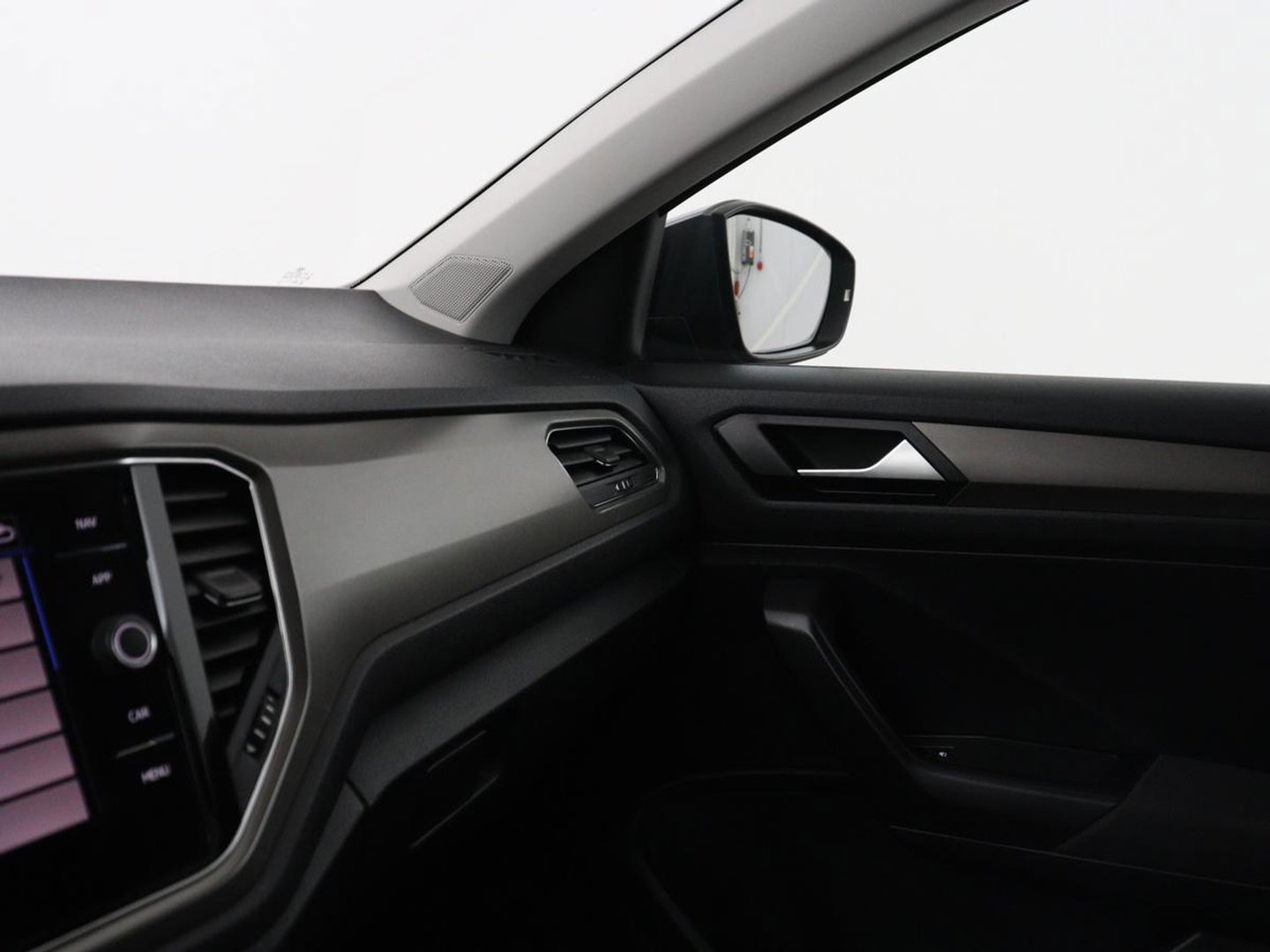 Volkswagen T-Roc 1.5 TSI Sport | Stoelverwarming | Adaptive cruise | Navigatie | Bluetooth | Camera | Park assist | Climate controle | Lane assist | Trekhaak