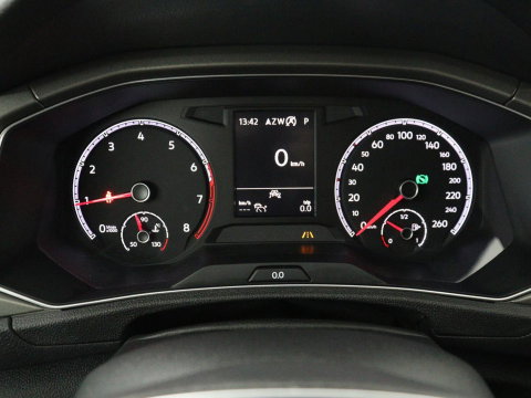Volkswagen T-Roc 1.5 TSI Sport | Stoelverwarming | Adaptive cruise | Navigatie | Bluetooth | Camera | Park assist | Climate controle | Lane assist | Trekhaak