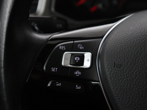 Volkswagen T-Roc 1.5 TSI Sport | Stoelverwarming | Adaptive cruise | Navigatie | Bluetooth | Camera | Park assist | Climate controle | Lane assist | Trekhaak