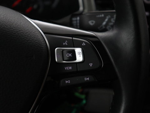Volkswagen T-Roc 1.5 TSI Sport | Stoelverwarming | Adaptive cruise | Navigatie | Bluetooth | Camera | Park assist | Climate controle | Lane assist | Trekhaak